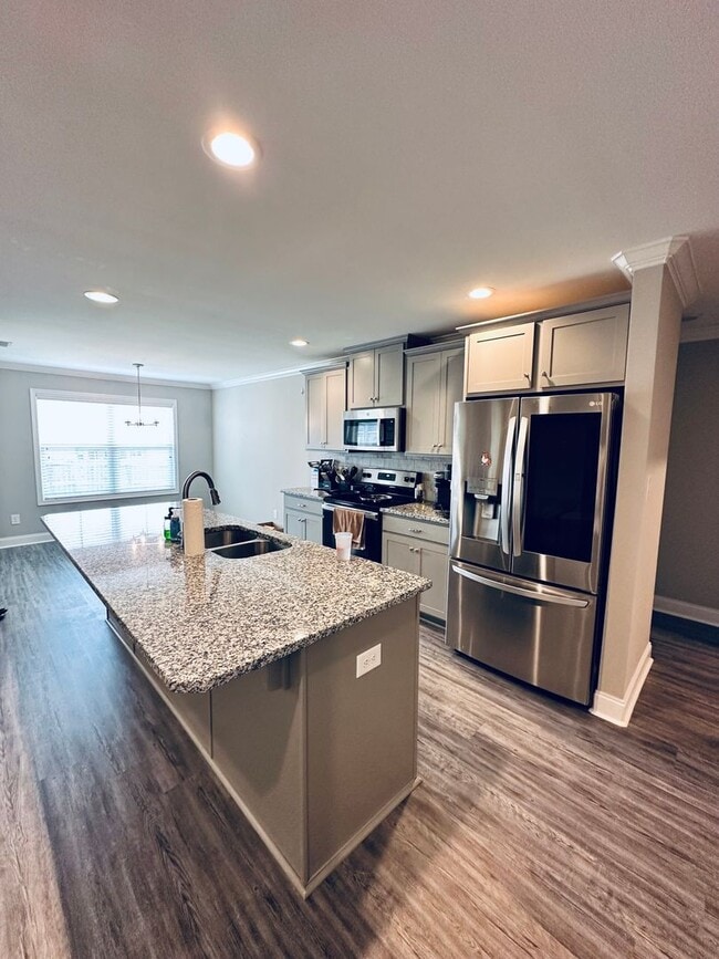 Building Photo - 104 Sig Ct