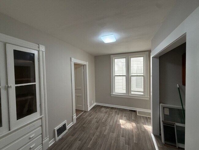 Building Photo - 938 W Edwards St