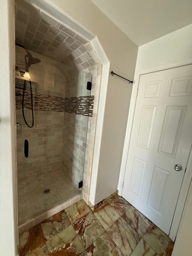 Building Photo - A Large and Spacious Home in Port Hueneme