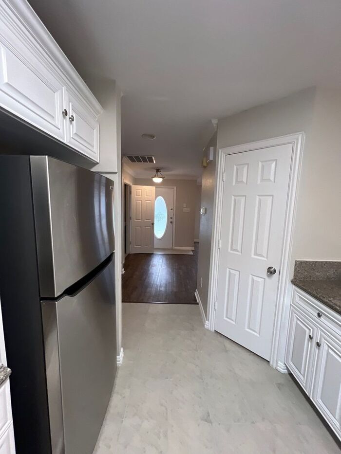 Building Photo - 914 Gallant Fox Dr