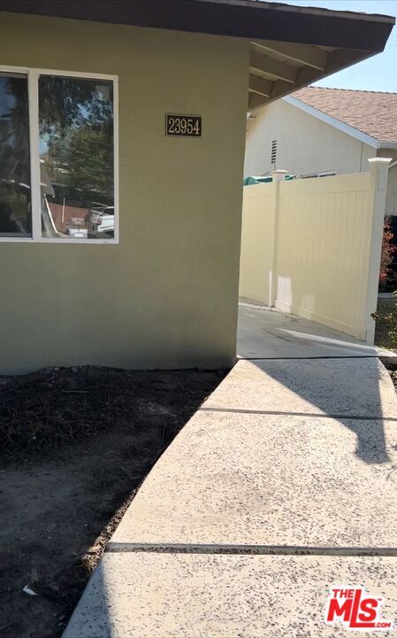 Primary Photo - 23954 Hartland St