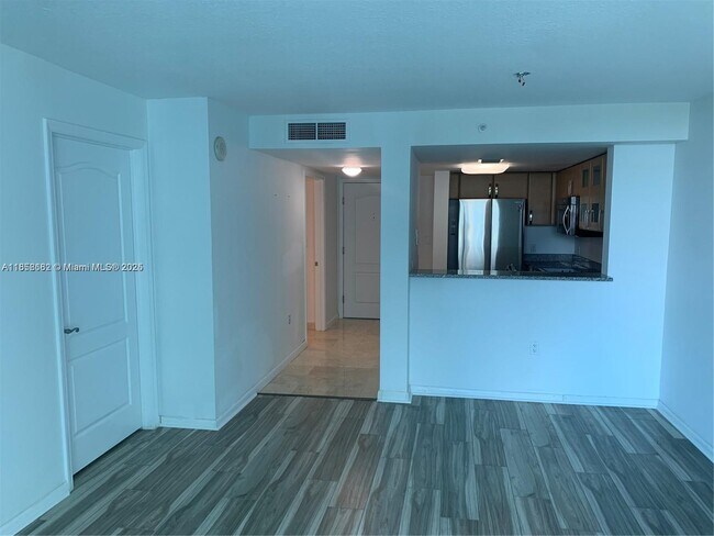 Building Photo - 2101 Brickell Ave