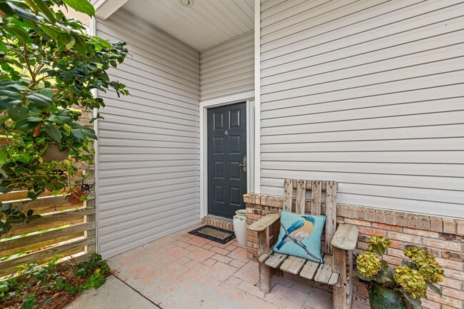 Building Photo - 1224 Deerwood Dr