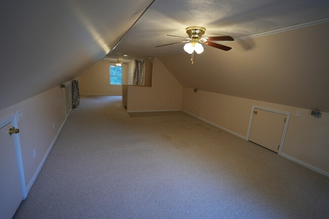 Building Photo - 4 Seneca Ln