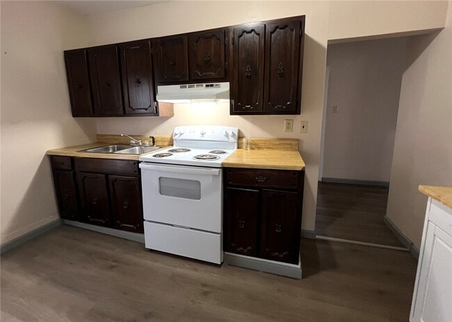 Building Photo - 912 Magee St