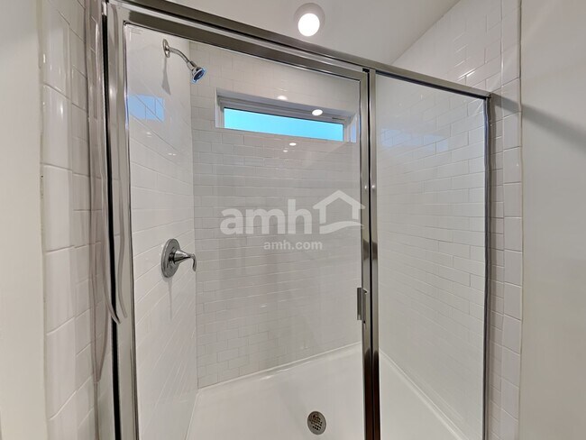 Building Photo - 2003 Windsor Park Ave