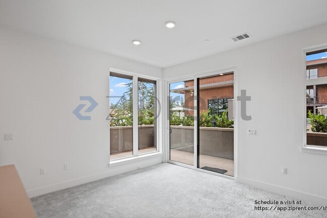 Building Photo - 308 Torrey Pine Terrace