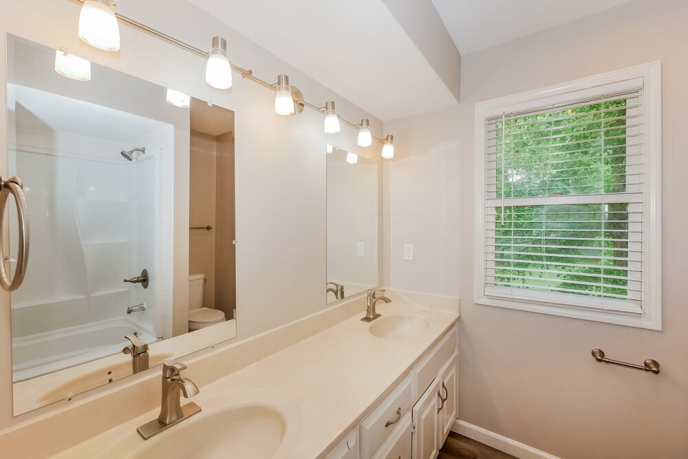 Building Photo - 100 Abbey Rd