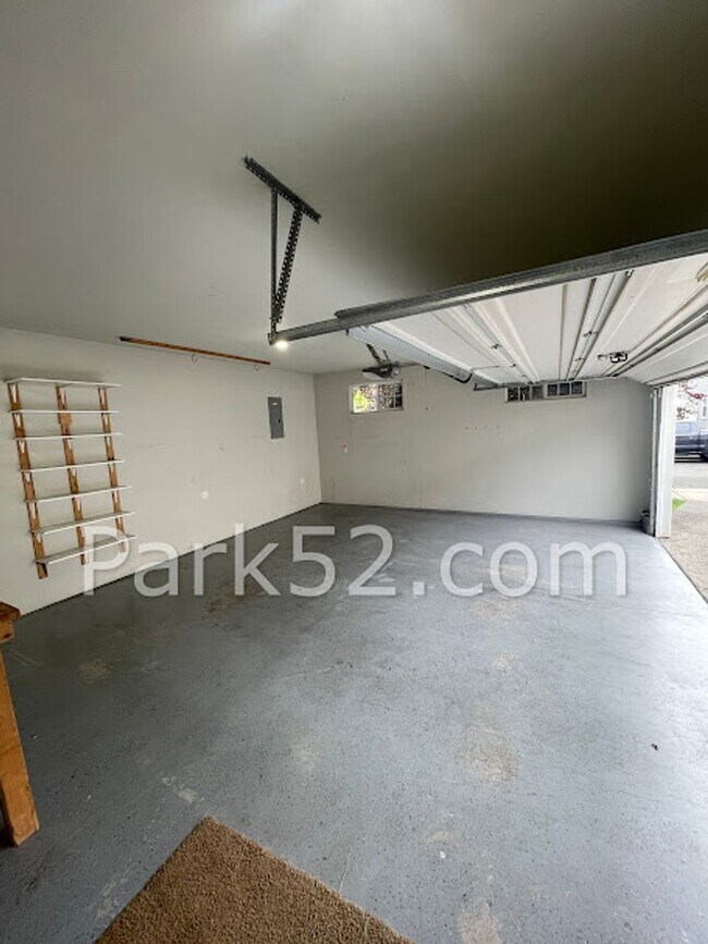 Building Photo - Dog Friendly - 3 Bedroom DuPont Single Fam...