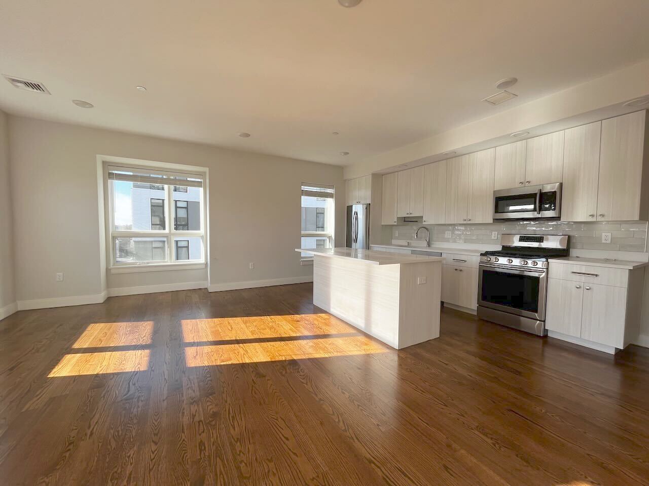 Building Photo - 7 Everett St