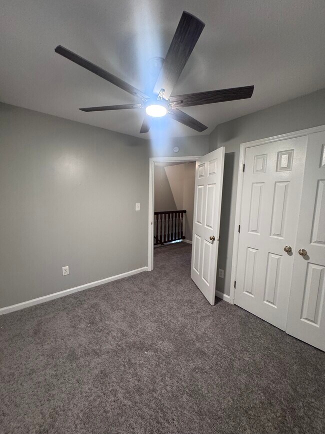 Building Photo - 4218 Queen Victoria Pl