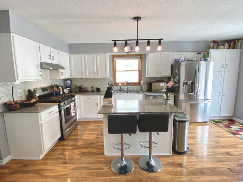 Building Photo - 2221 Polk St NE