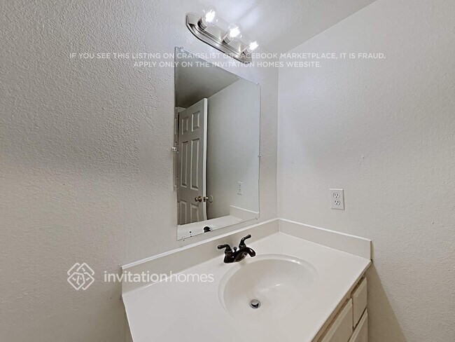 Building Photo - 8355 Lonely Hill Way