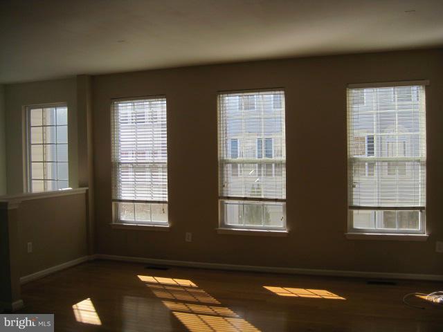 Building Photo - 7738 Valley Oak Dr