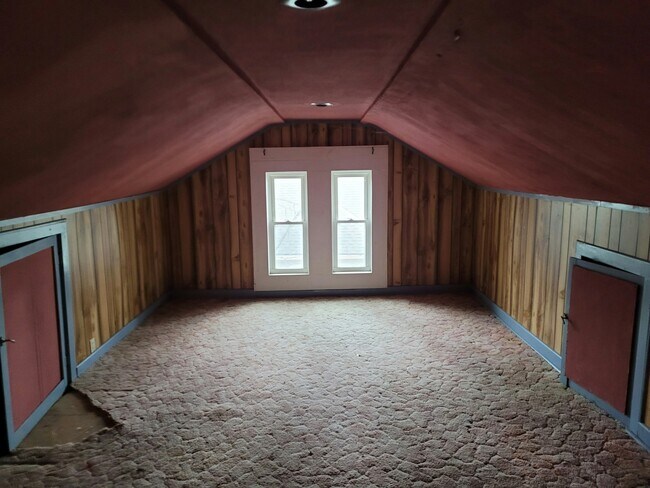 Building Photo - 203 W Lindell St