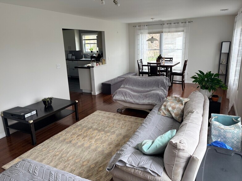 Building Photo - 124 S 15th Ave