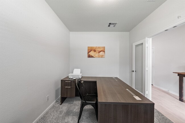 Building Photo - 5872 Strawflower Ln