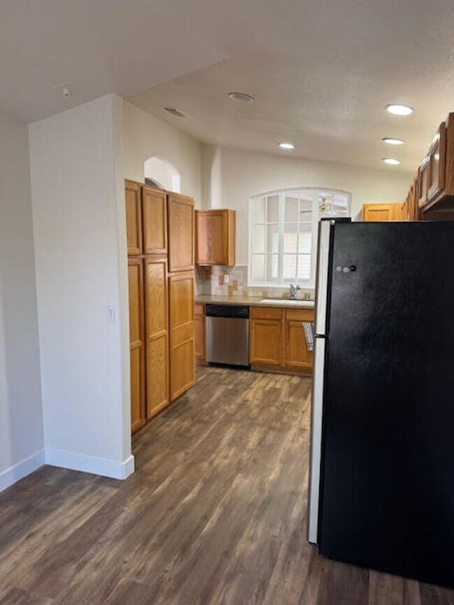 Building Photo - Nice Single Story Home in the Summerlin Area