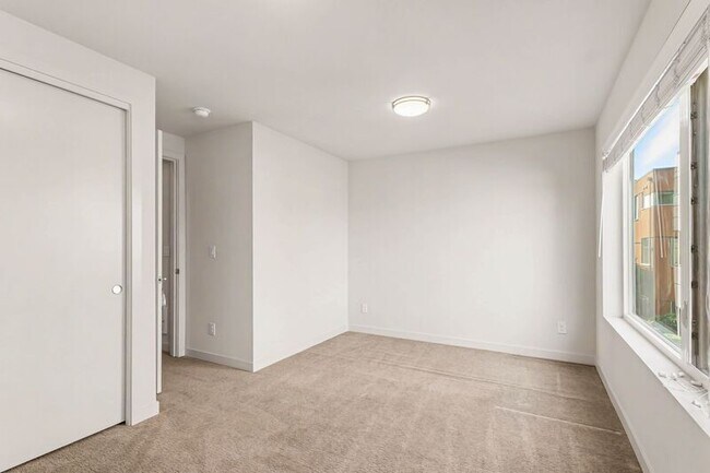 Building Photo - 3810 California Ave SW