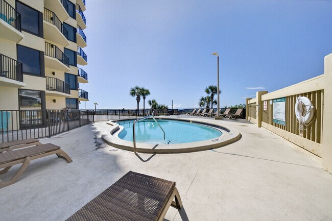 Building Photo - 9850 S Thomas Dr