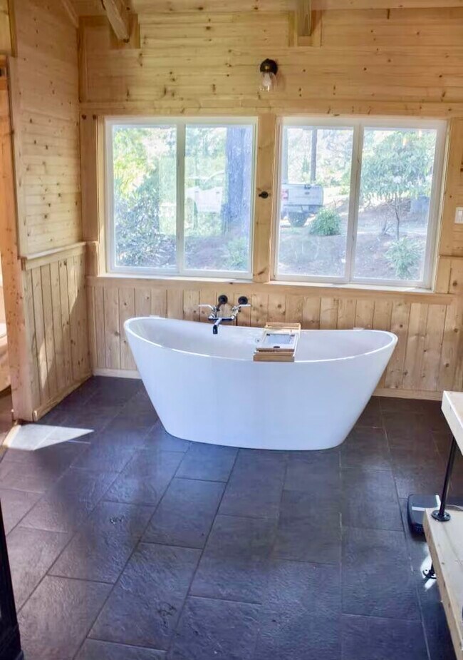 Building Photo - 48 Little Bear Trl