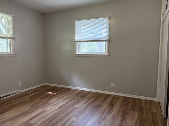 Building Photo - 1524 Waldman Ave