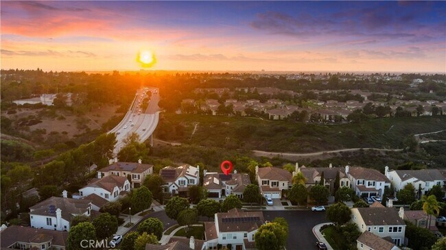 Building Photo - 58 Victoria