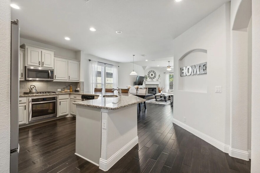 Building Photo - 5601 Bottiglia Way