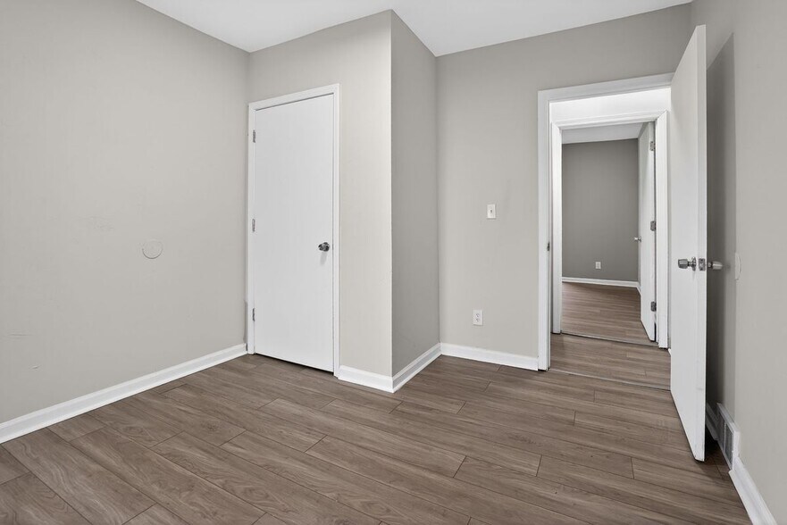 Building Photo - 553 Norman St