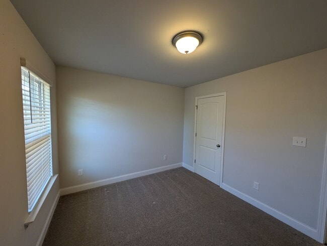 Building Photo - 244 Abercorn Dr