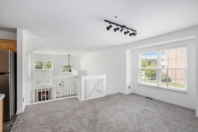 Building Photo - 1947 Lindsay Ln