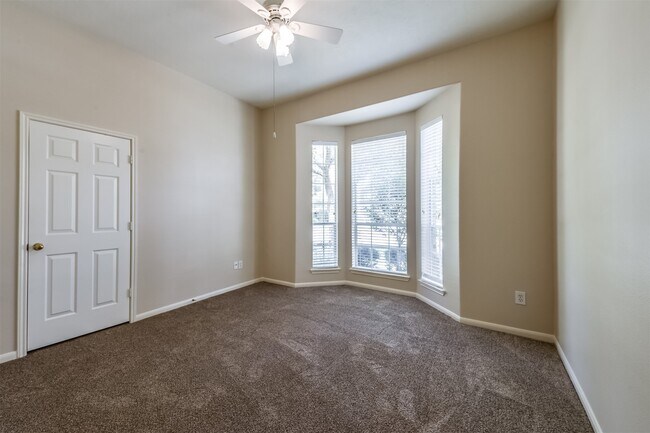 Building Photo - 17515 Fairgrove Park Dr
