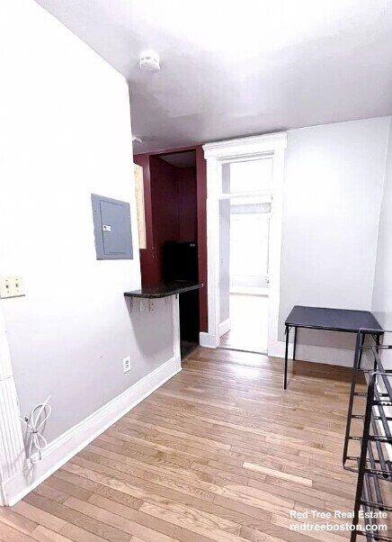 Building Photo - 465 Park Dr