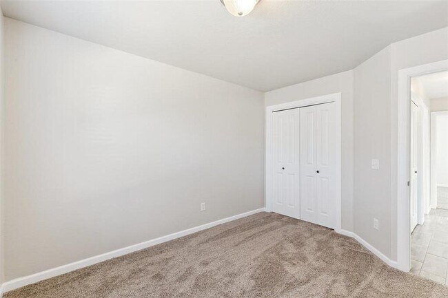 Building Photo - 824 Hunter Pl