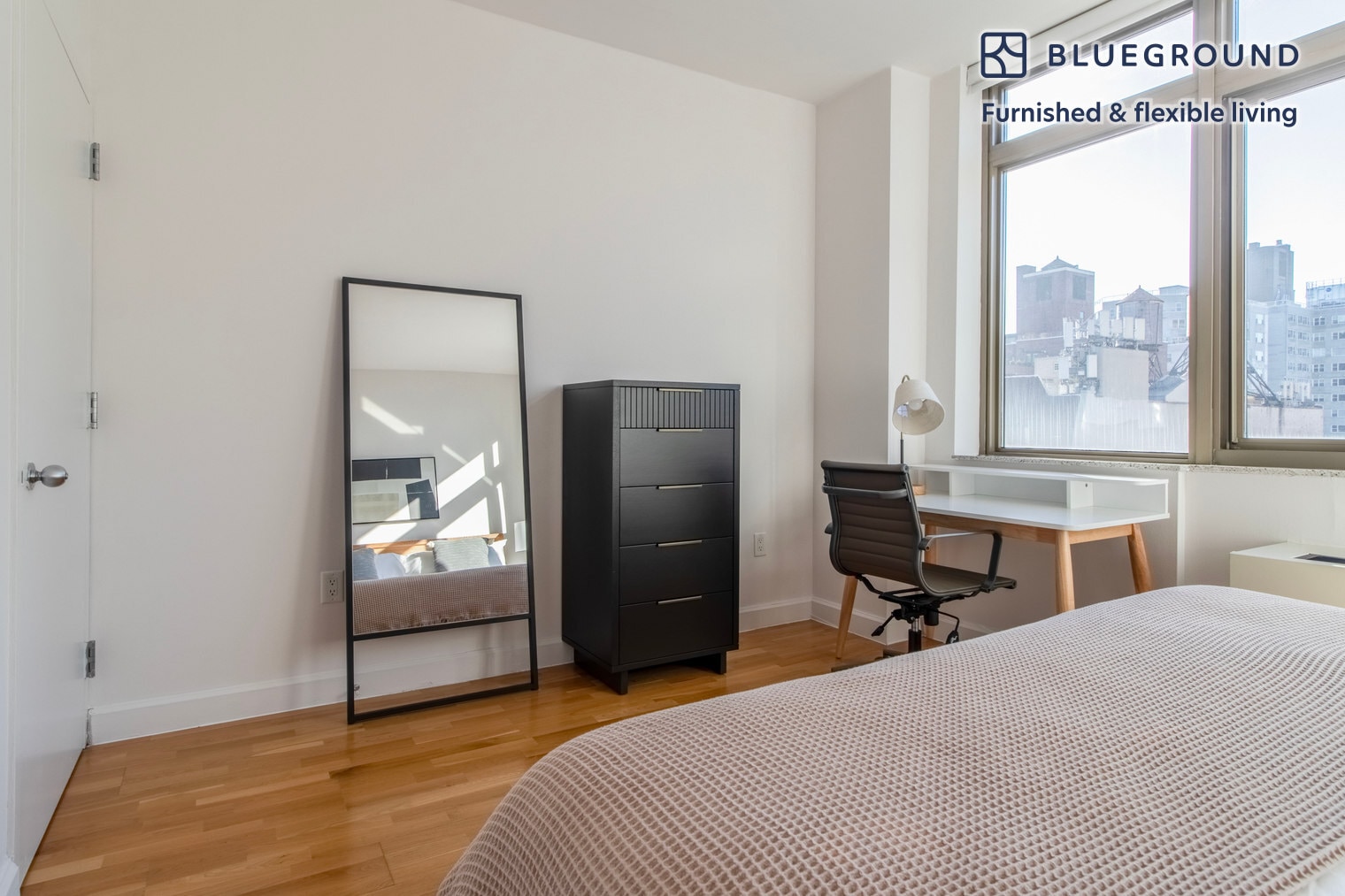 Building Photo - 130 W 15th St