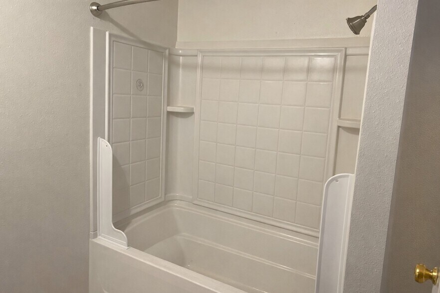 Upstairs bathroom tub and shower - 2000 Iron St