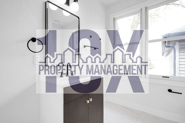 Building Photo - 1116 Summit St