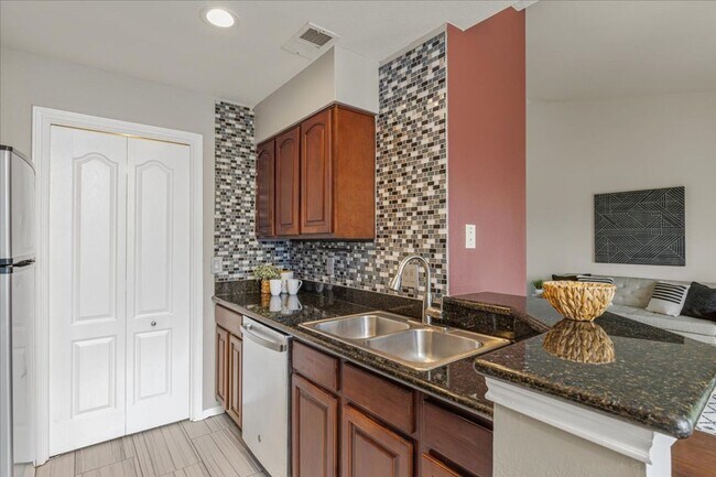 Building Photo - $1,500/mo – 2BR/1BA Condo in Northwest Austin with Stone Fireplace & Balcony