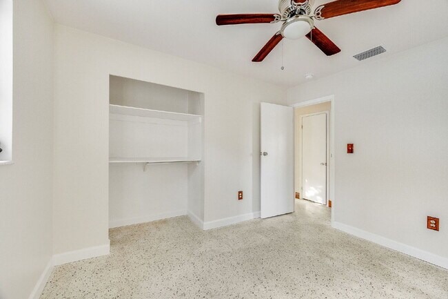 Building Photo - 5 BR/3BA pool home in Merritt Island- NO HOA!