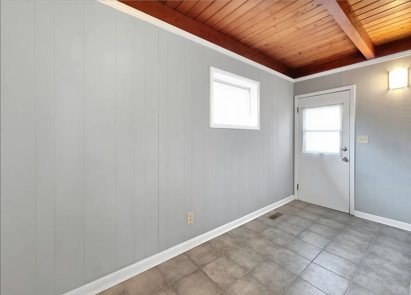 Building Photo - 1391 Jefferson Ave