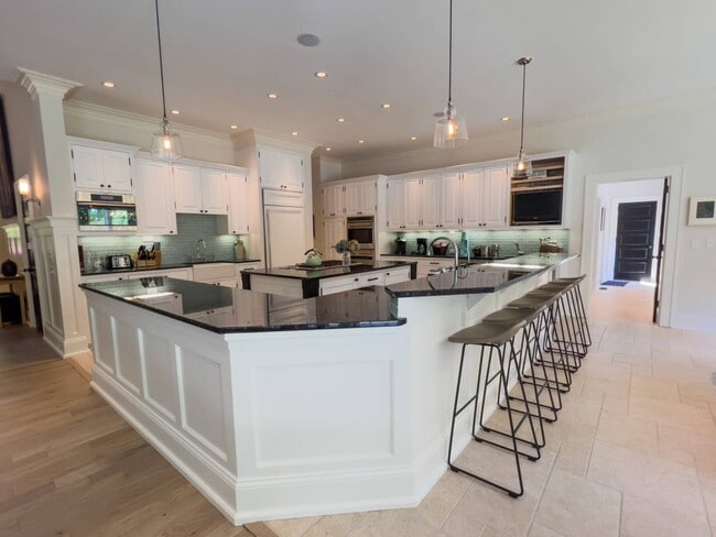 Building Photo - 118 Water Mill Towd Rd