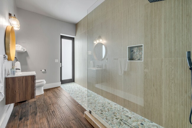 Building Photo - 1707 N Peninsula Ave