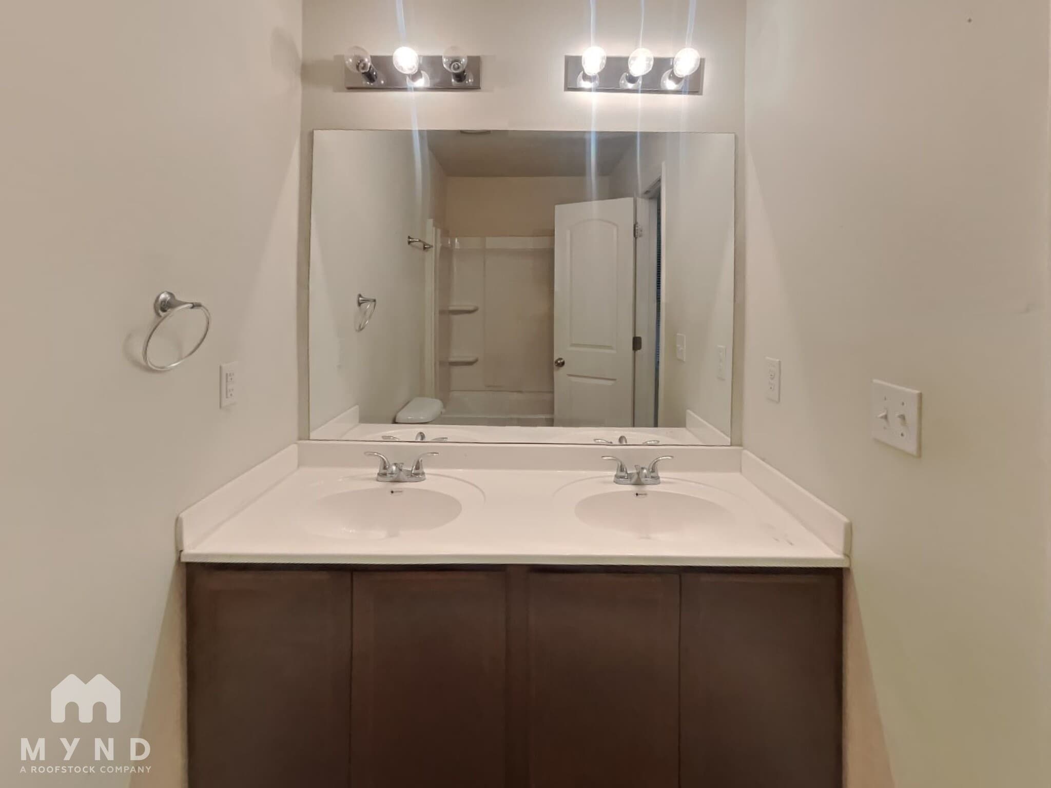 Building Photo - 2544 Piering Dr