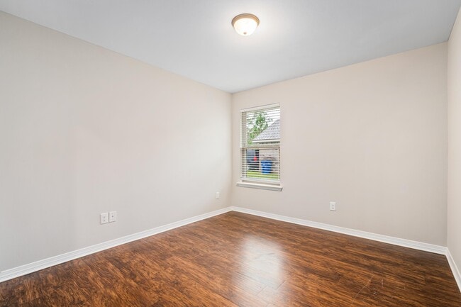 Building Photo - 3836 Chesterfield Ln