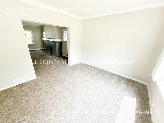 Building Photo - 3845 Summit Park Rd