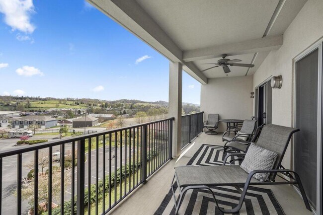 Building Photo - 210 Raceday Center Dr