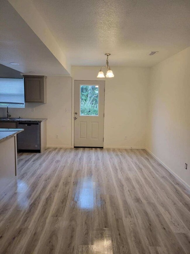 Building Photo - laclederentals@gmail.com