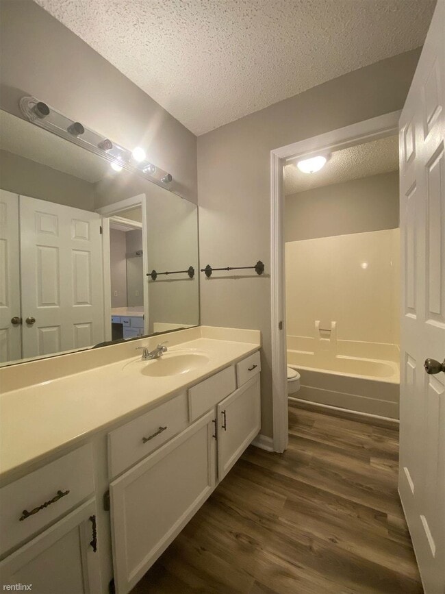 Building Photo - 2436 Thoroughbred Dr