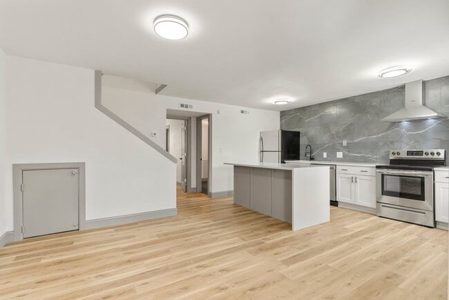 Building Photo - ONYX at 37th