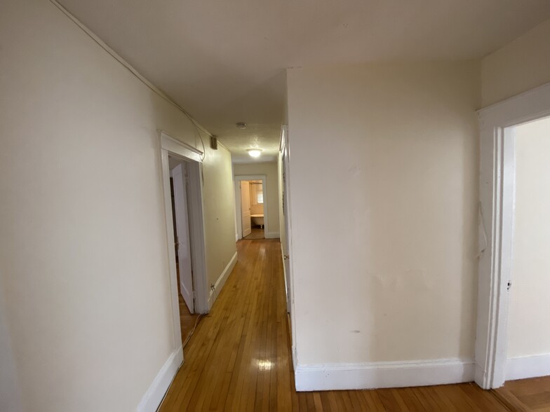 Building Photo - 10 Barrows St